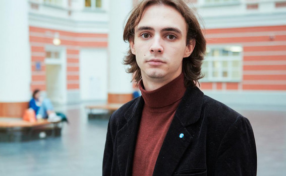 Moscow Court Sentences HSE Student to 15 Days for LGBT Symbols, Fined for Discrediting Army
