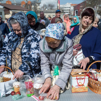 Orthodox Christians in Russia Celebrate Easter: The Bright Resurrection of Christ
