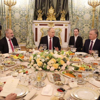 Eurasian Economic Union Leaders Indulge in Traditional Russian Feast at Kremlin Summit