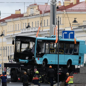 Tragic Bus Accident in St. Petersburg: Nine Rescued, Two Critical, Four in Clinical Death